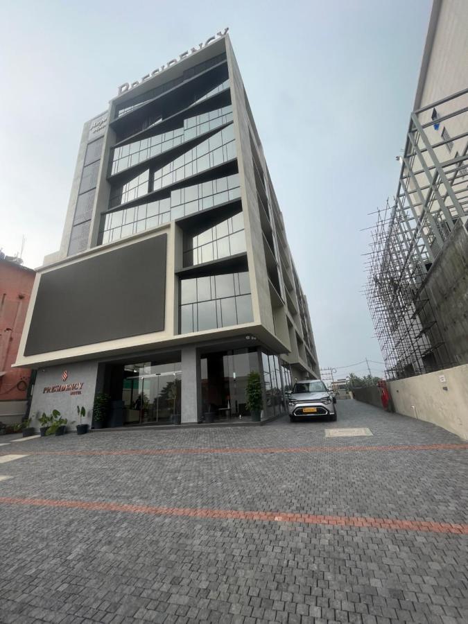 Presidency Airport Hotel Kochi Exterior foto