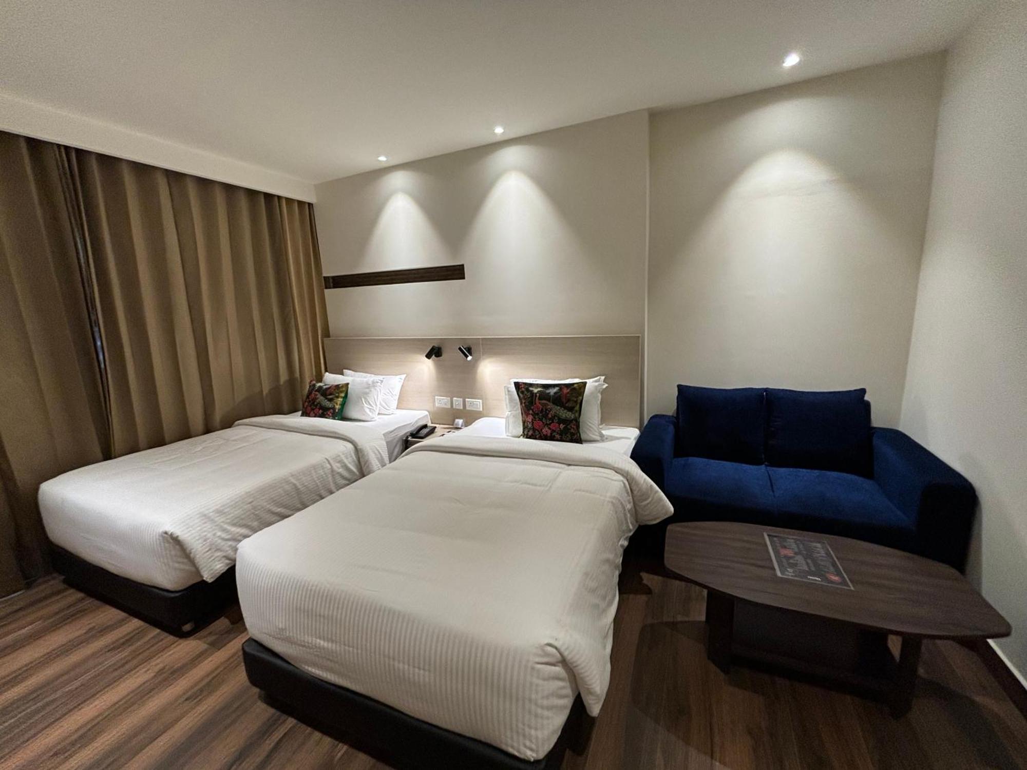 Presidency Airport Hotel Kochi Exterior foto